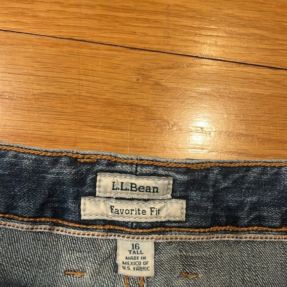 L.L.Bean women’s favorite fit jeans size 16 tall. - Picture 2 of 8